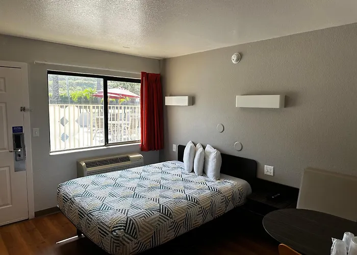 Standard Queen Room